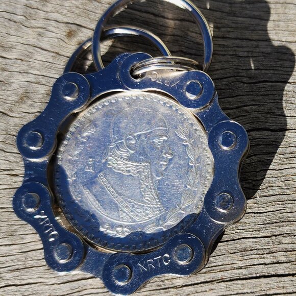 Commemorative 1959 Mexican Silver Peso Keychain 10% Silver Biker Chain Keyring - Picture 6 of 8